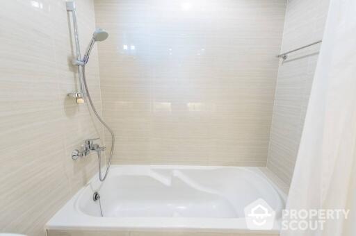 2-BR Serviced Apt. in Chong Nonsi