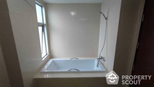 2-BR Apt. near MRT Queen Sirikit National Convention Centre