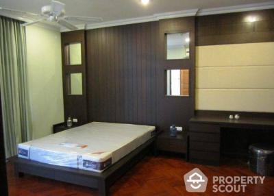 4-BR Apt. near MRT Phetchaburi