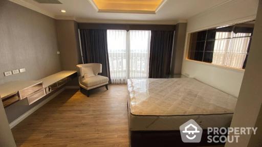 1-BR Condo at Nusa State Tower Condominium near BTS Saphan Taksin (ID 438137)