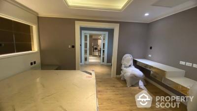 1-BR Condo at Nusa State Tower Condominium near BTS Saphan Taksin (ID 438138)