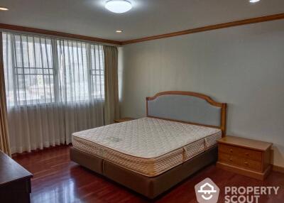 3-BR Condo at Newton Tower Condominium near BTS Nana