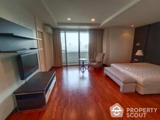 2-BR Condo at Newton Tower Condominium near BTS Nana