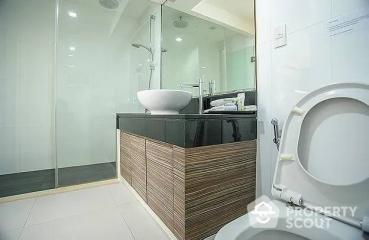 3-BR Serviced Apt. near BTS Phrom Phong