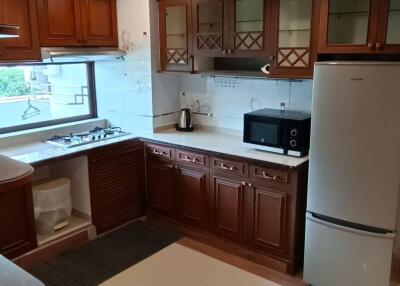 2-BR Condo at Beverly Tower near ARL Makkasan