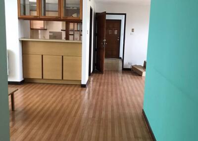 2-BR Apt. near MRT Khlong Toei