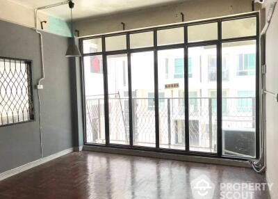 5-BR Townhouse near BTS Chong Nonsi