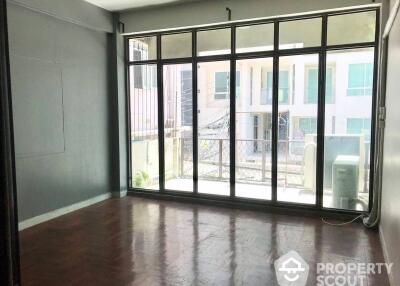 5-BR Townhouse near BTS Chong Nonsi