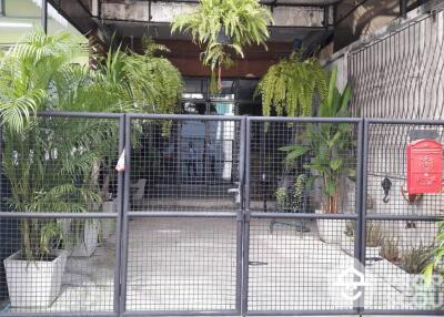 5-BR Townhouse near BTS Chong Nonsi