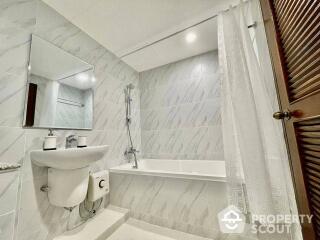 1-BR Condo at Supalai Place Sukhumvit 39 near BTS Phrom Phong