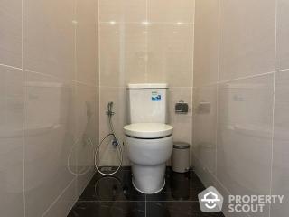 2-BR Serviced Apt. near BTS Phrom Phong