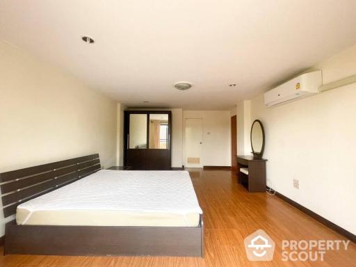 2-BR Apt. near MRT Queen Sirikit National Convention Centre