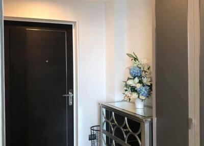 1-BR Condo at The Bangkok Sathorn near BTS Surasak (ID 389709)