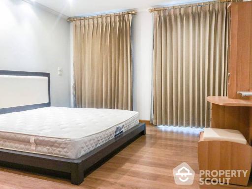 2-BR Condo at Wattana Suite Condominium near BTS Nana