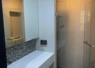 1-BR Condo at Rhythm Sukhumvit 44/1 near BTS Phra Khanong