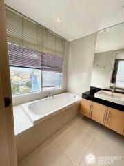 2-BR Condo at Fullerton Sukhumvit near BTS Ekkamai