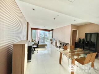 2-BR Condo at Fullerton Sukhumvit near BTS Ekkamai