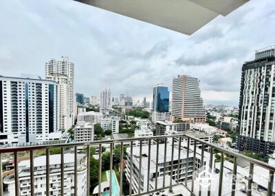 2-BR Condo at Fullerton Sukhumvit near BTS Ekkamai