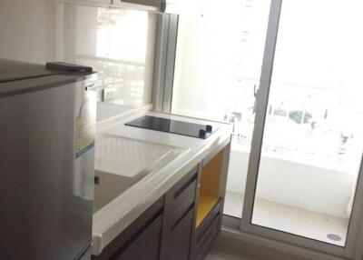 Studio Condo at Ivy Sathorn 10 near BTS Chong Nonsi (ID 435541)