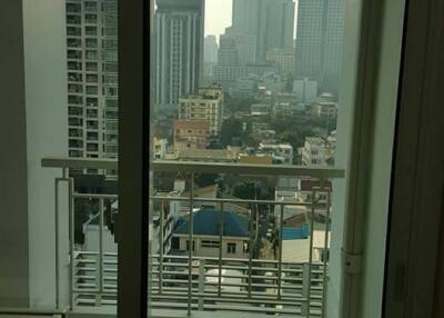 Studio Condo at Ivy Sathorn 10 near BTS Chong Nonsi (ID 435541)