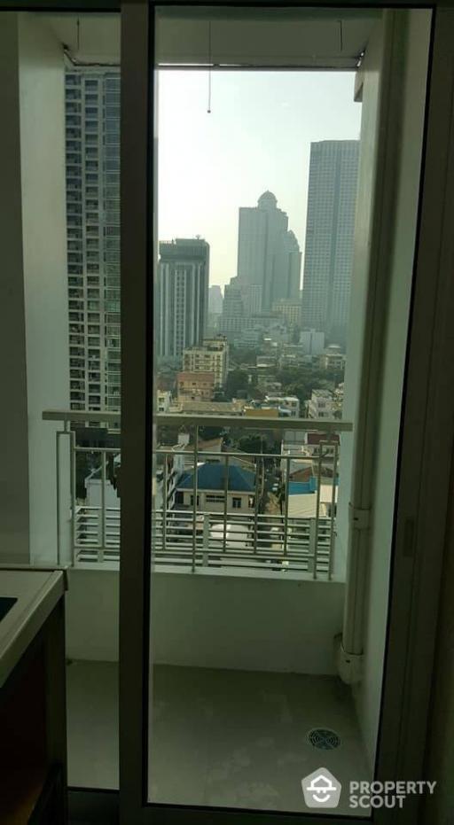 Studio Condo at Ivy Sathorn 10 near BTS Chong Nonsi (ID 435541)