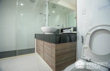 1-BR Serviced Apt. near BTS Phrom Phong