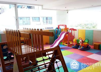 2-BR Serviced Apt. near BTS Phrom Phong