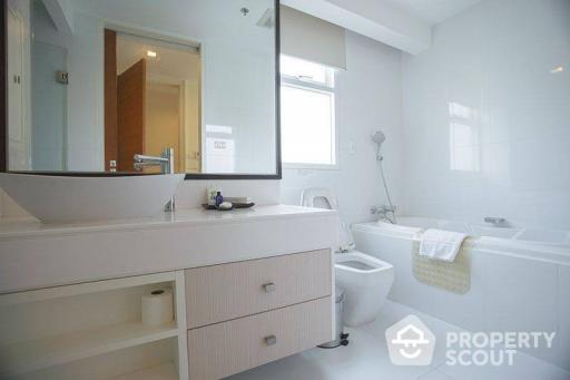 2-BR Serviced Apt. near BTS Phrom Phong