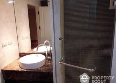 1-BR Condo at Nusa State Tower Condominium near BTS Saphan Taksin