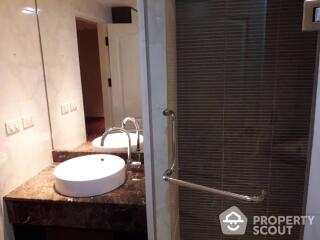 1-BR Condo at Nusa State Tower Condominium near BTS Saphan Taksin