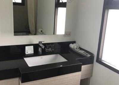 2-BR Apt. near MRT Lumphini (ID 512286)