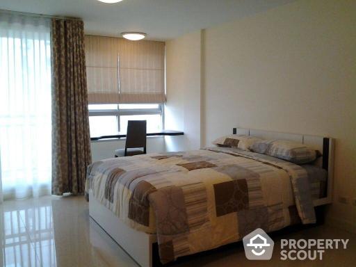 Studio Condo at Plus 67 near BTS Phra Khanong