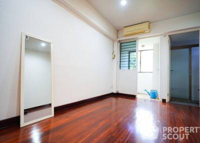 3-BR Townhouse near BTS Sanam Pao