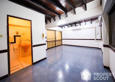 3-BR Townhouse near BTS Sanam Pao