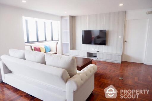 2-BR Condo at Omni Tower near BTS Nana