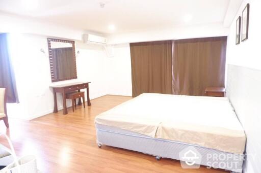 2-BR Condo at Omni Tower near BTS Nana