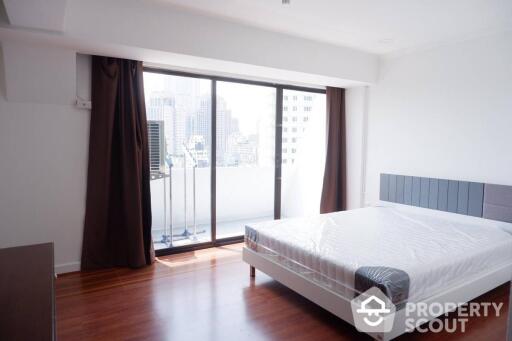 2-BR Condo at Omni Tower near BTS Nana