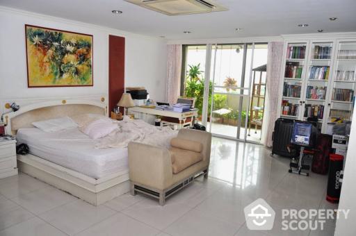 3-BR Condo at Oriental Towers Condominium near BTS Ekkamai