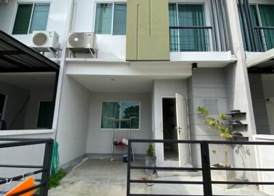 Townhouse for rent 3 bedroom Onnut 65