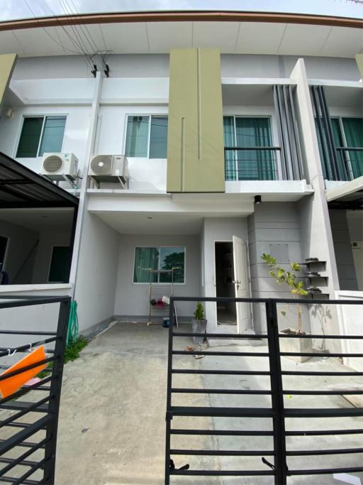 Townhouse for rent 3 bedroom Onnut 65