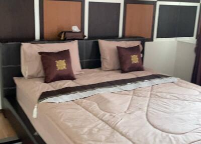 1-BR Condo at Villa Sathorn near BTS Krung Thon Buri