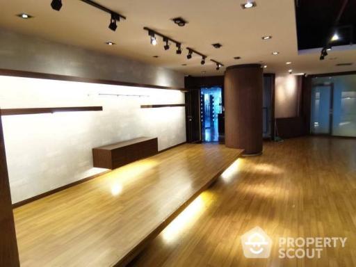 Commercial for Rent in Khlong Tan