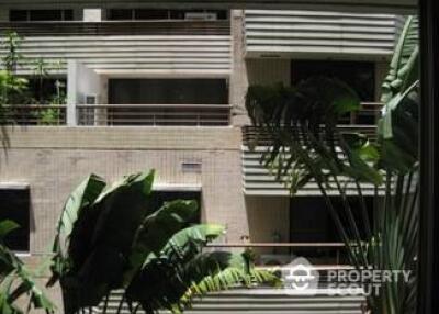 2-BR Condo at Navin Court Condominium near BTS Phloen Chit (ID 510617)