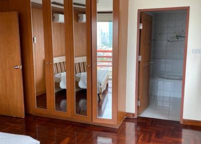 2-BR Condo at Masterview Executive Place Condominium near BTS Krung Thon Buri