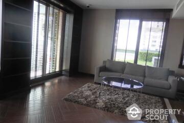 1-BR Condo at Villa Asoke near MRT Phetchaburi