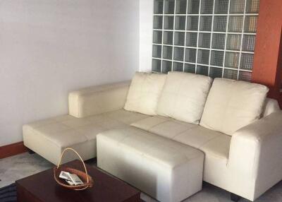 1-BR Condo at Supalai Place Sukhumvit 39 near BTS Phrom Phong (ID 510253)