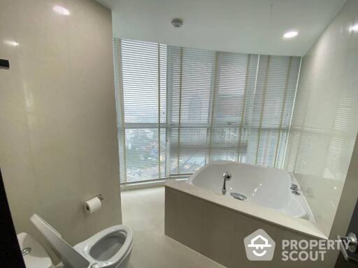 2-BR Condo at Sky Walk Residences near BTS Phra Khanong (ID 516386)