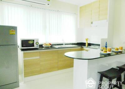 2-BR Apt. near BTS Ekkamai (ID 408824)