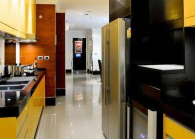 3-BR Condo at The Master Centrium Asoke-Sukhumvit near MRT Sukhumvit (ID 509980)