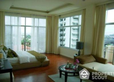 4-BR Apt. near BTS Surasak